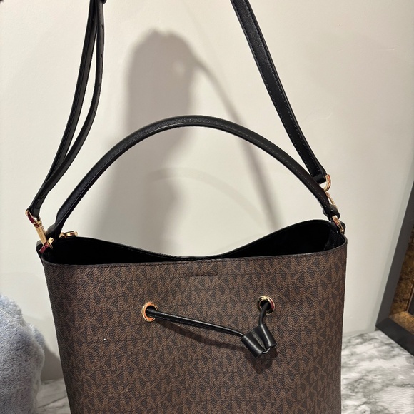 MICHAEL KORS LARGE BUCKET CONVERTIBLE BACKPACK SHOULDER BAG - Picture 1 of 5